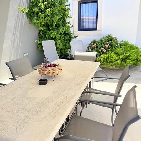 Casa Da Tia Bana, Fonte Velha, * Juncal (Leiria)