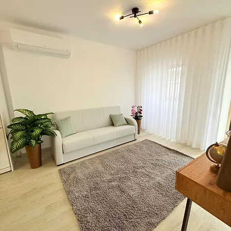 Casa Da Tia Bana, Fonte Velha, * Juncal (Leiria)